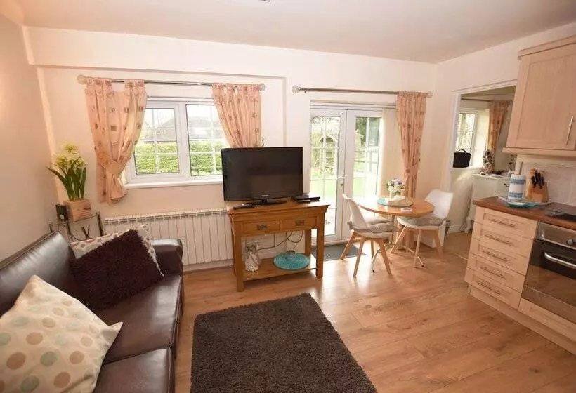 Little Rushbrook Cottages