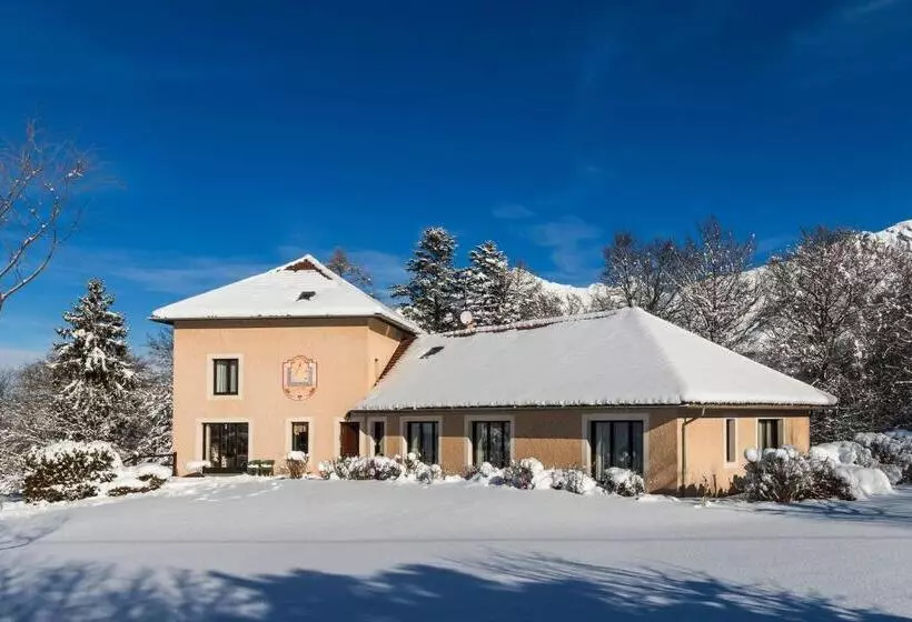 Majatalo La Combe Fleurie Appartements & Chambres