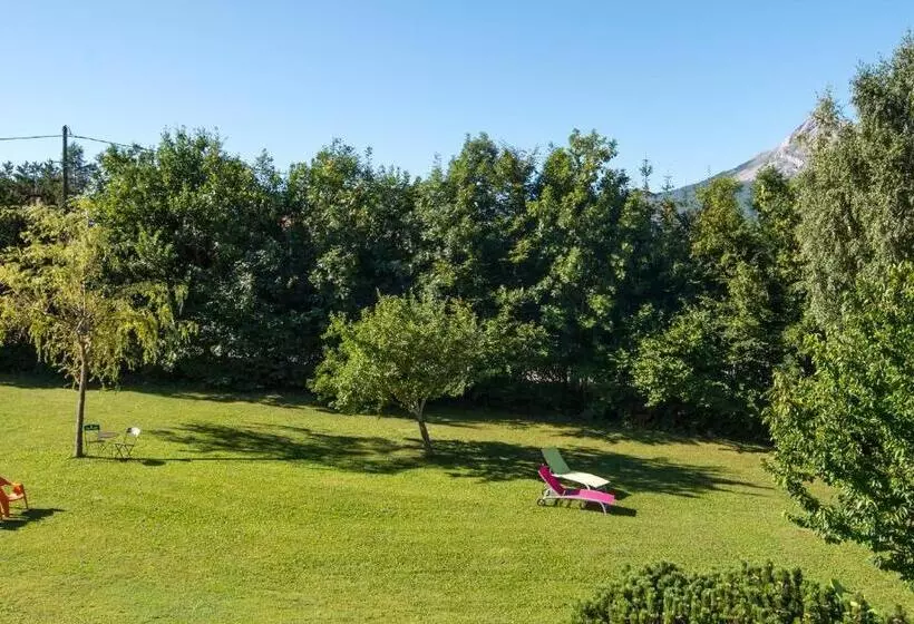 Majatalo La Combe Fleurie Appartements & Chambres