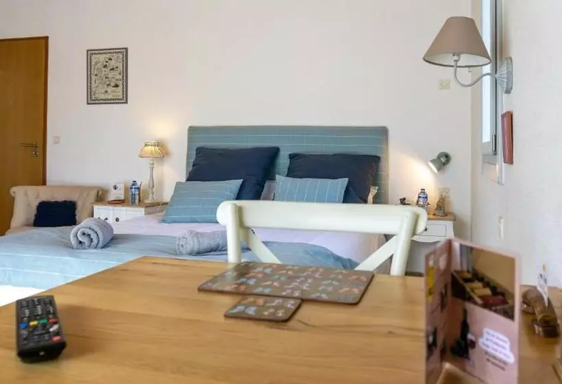 Majatalo La Combe Fleurie Appartements & Chambres