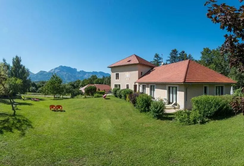 Majatalo La Combe Fleurie Appartements & Chambres