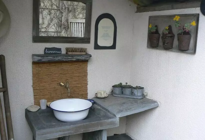 Majatalo Le Nid D'omer