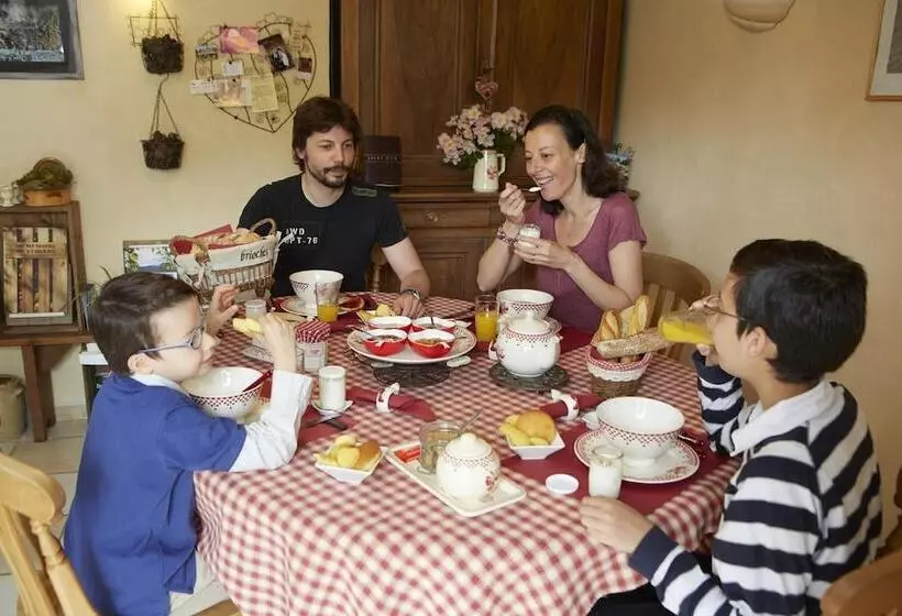 Majatalo Le Nid D'omer