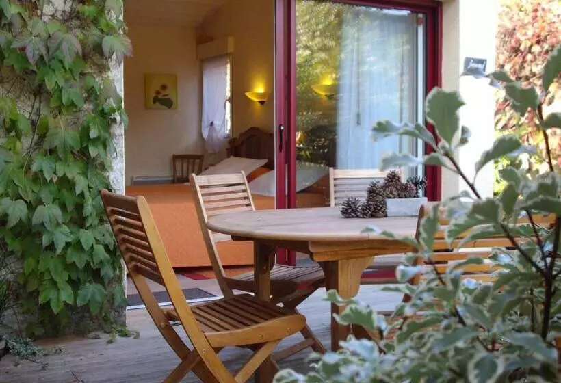 Majatalo Le Nid D'omer