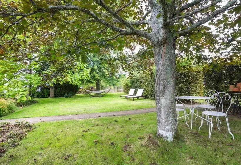 Majatalo Le Nid D'omer