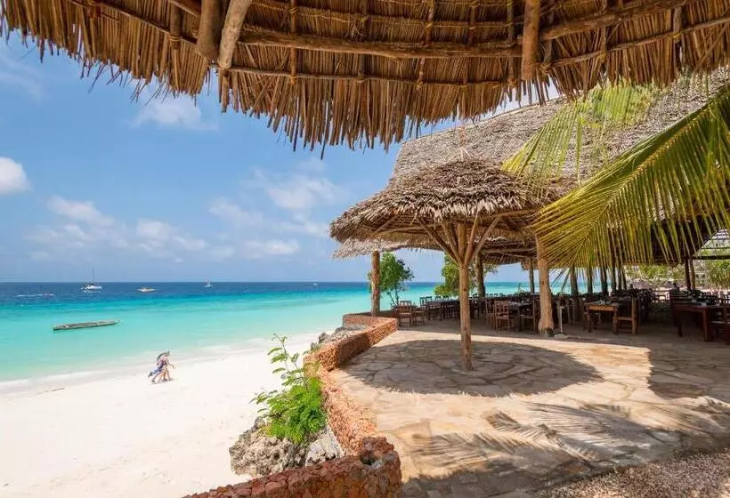 Lomakeskus Sandies Baobab Beach Zanzibar