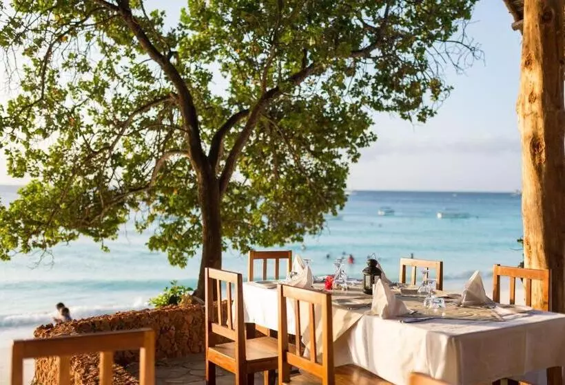 Lomakeskus Sandies Baobab Beach Zanzibar