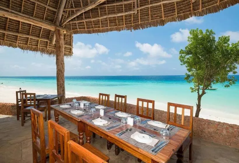 Lomakeskus Sandies Baobab Beach Zanzibar