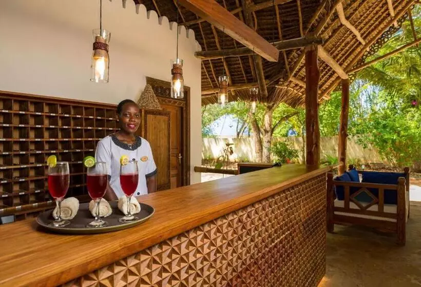 Lomakeskus Sandies Baobab Beach Zanzibar