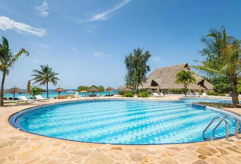 Lomakeskus Sandies Baobab Beach Zanzibar