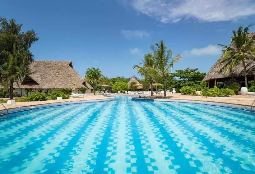 Lomakeskus Sandies Baobab Beach Zanzibar