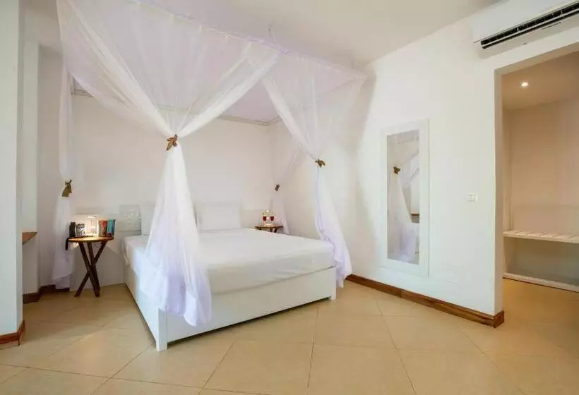 Lomakeskus Sandies Baobab Beach Zanzibar