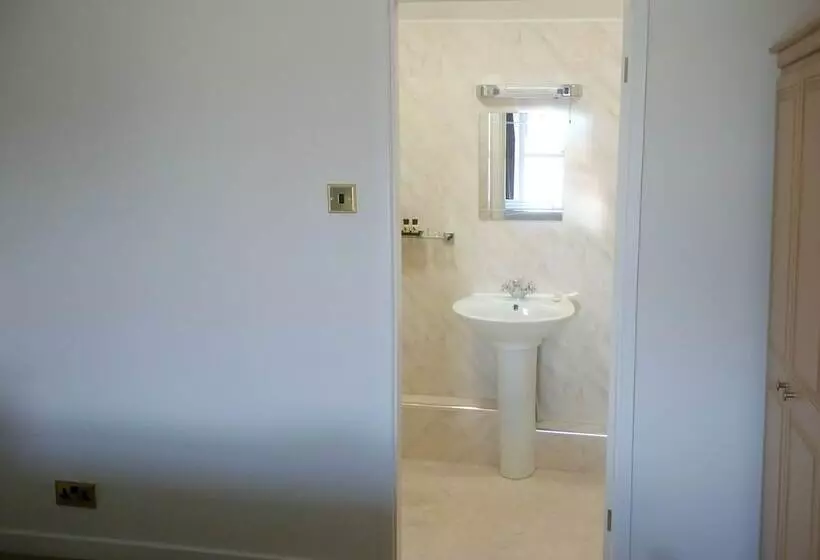 Aamiaismajoitus (B&B) Byrdir House