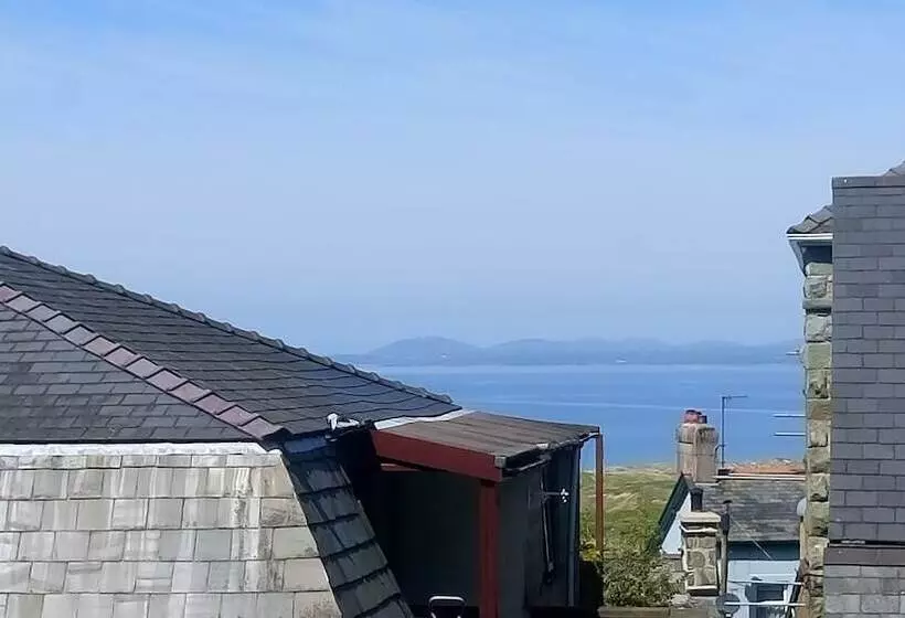 Aamiaismajoitus (B&B) Byrdir House