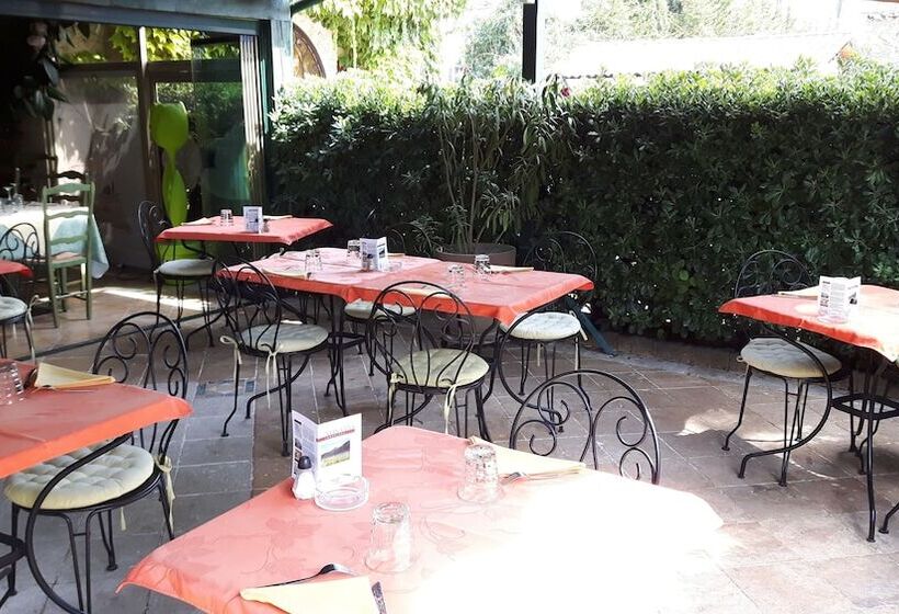 פנסיון Auberge Les Aromes