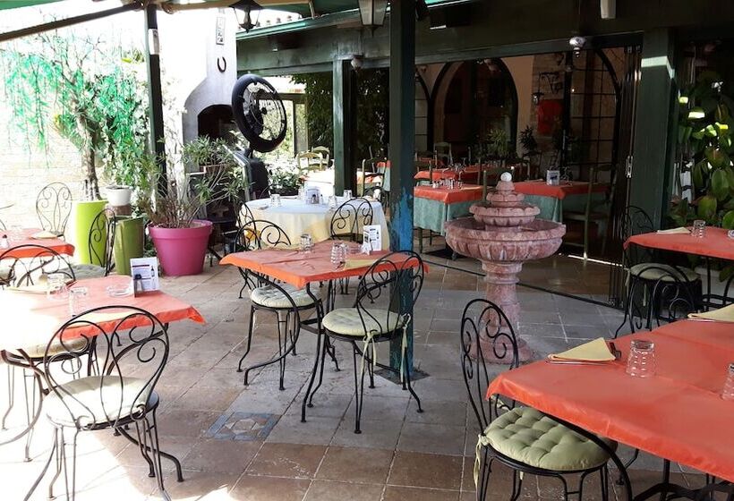 פנסיון Auberge Les Aromes