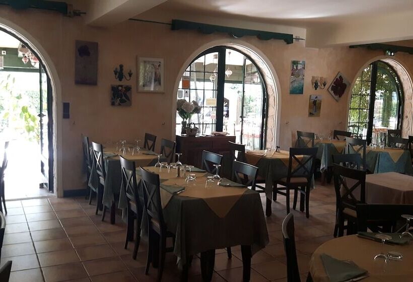 פנסיון Auberge Les Aromes