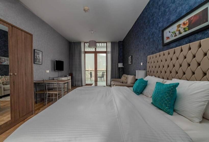 Yanjoon Holiday Homes Palm Views