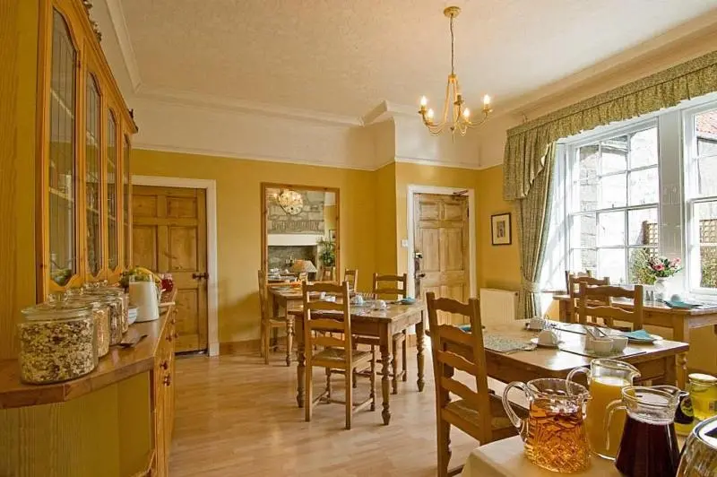 تختخواب و صبحانه The Old Priory Guesthouse