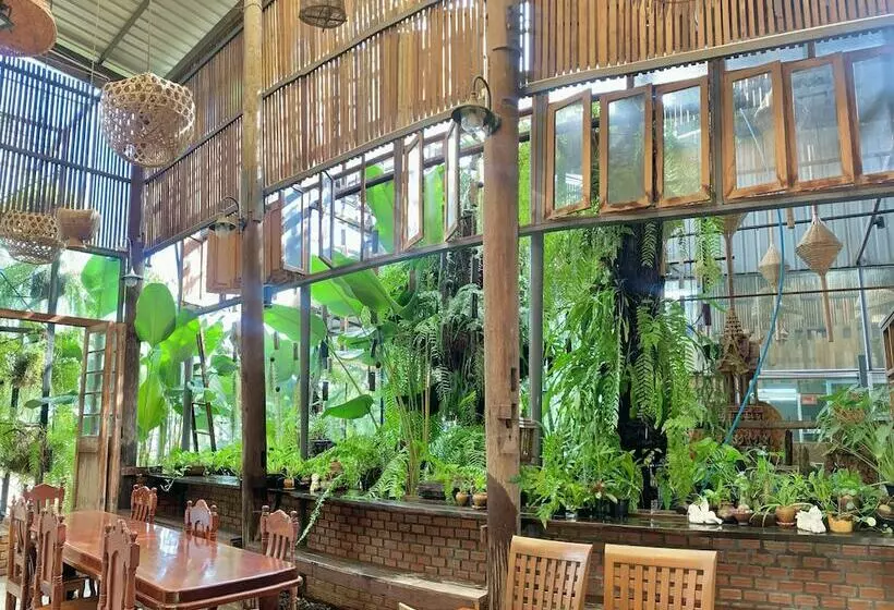 ホテル Hug Sakonnakhon