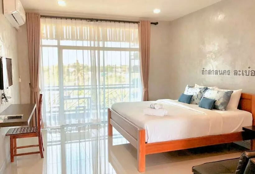 ホテル Hug Sakonnakhon