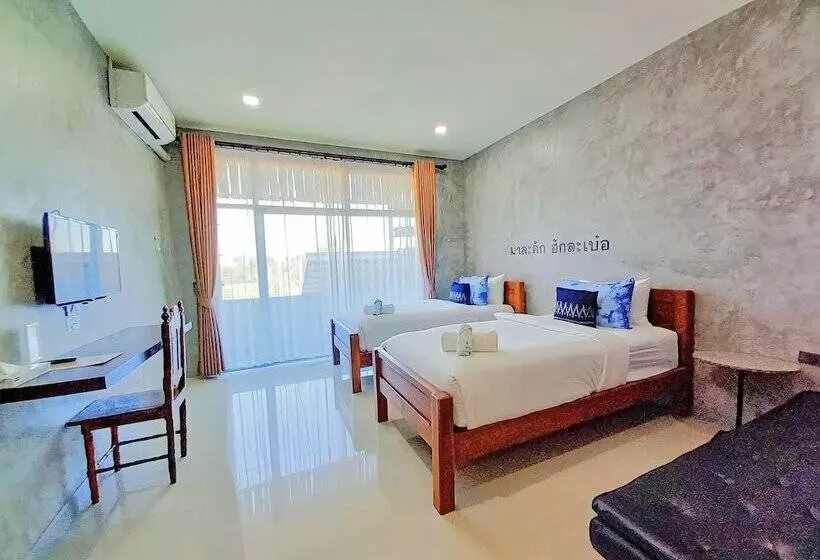 ホテル Hug Sakonnakhon