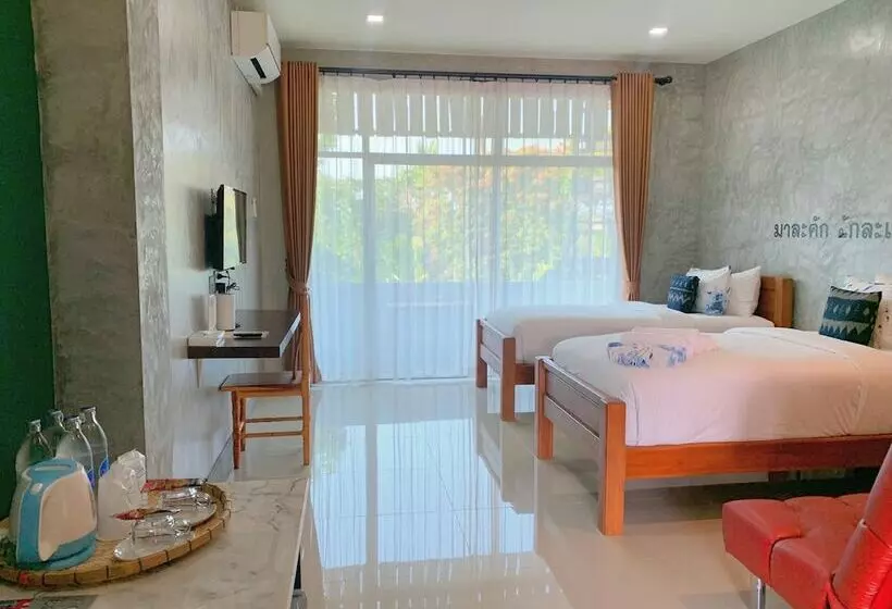 ホテル Hug Sakonnakhon