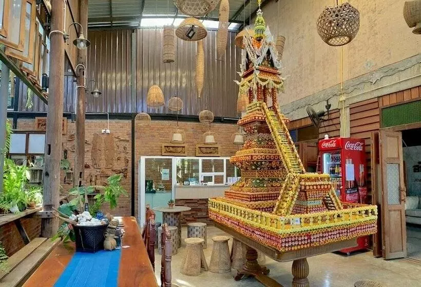 ホテル Hug Sakonnakhon