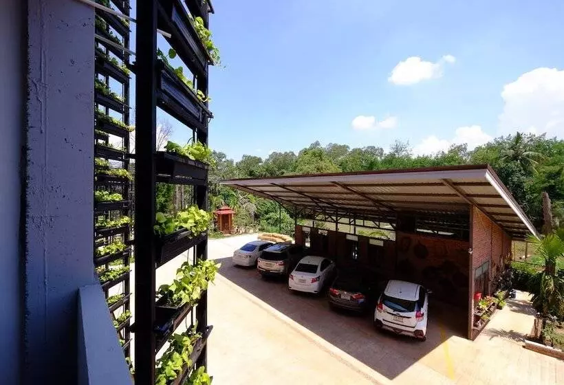 ホテル Hug Sakonnakhon