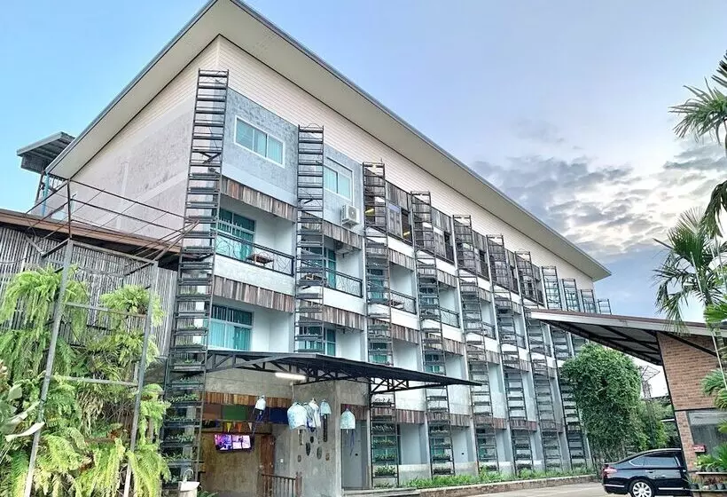 ホテル Hug Sakonnakhon