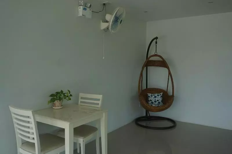 ホテル Parisa Place