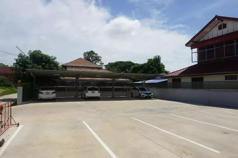 ホテル Parisa Place