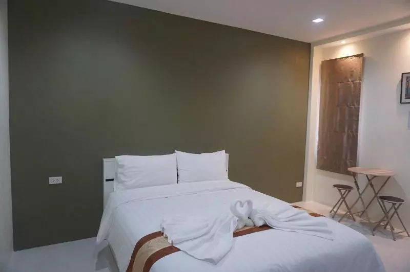 ホテル Parisa Place