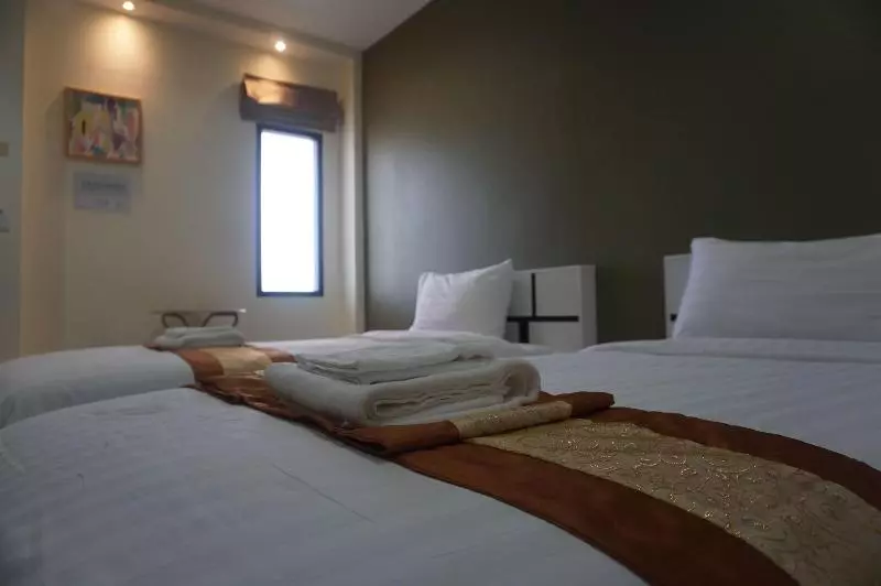 ホテル Parisa Place