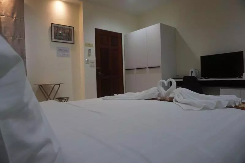 ホテル Parisa Place