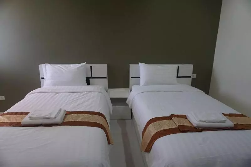 ホテル Parisa Place