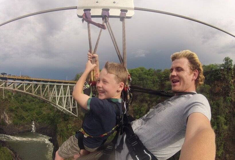 Jollyboys Camp Hostel