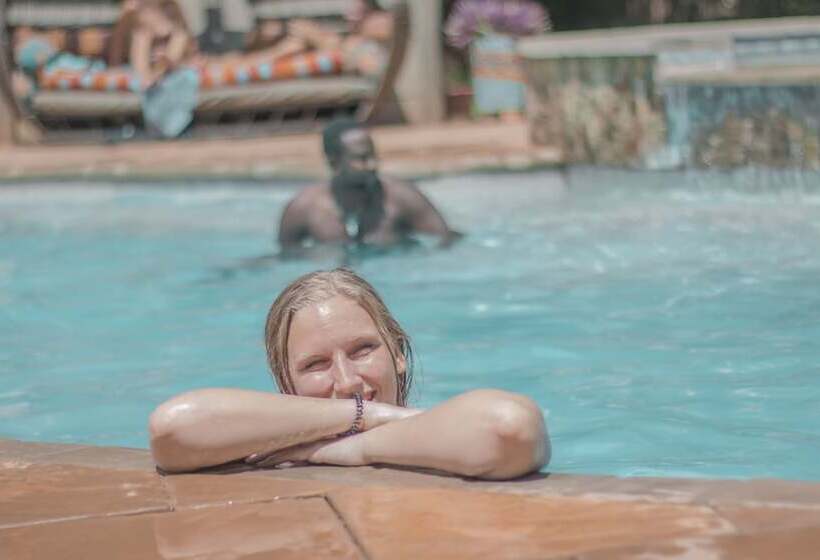 Jollyboys Camp Hostel