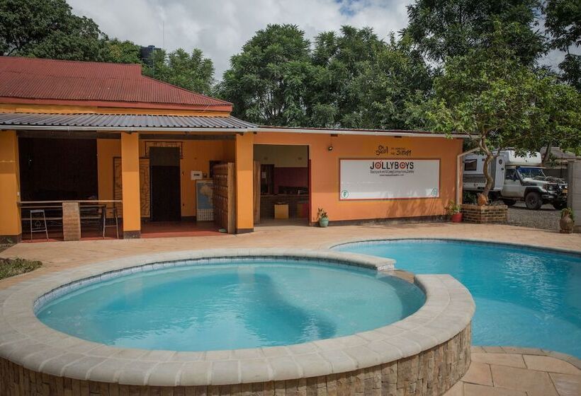 Jollyboys Camp Hostel