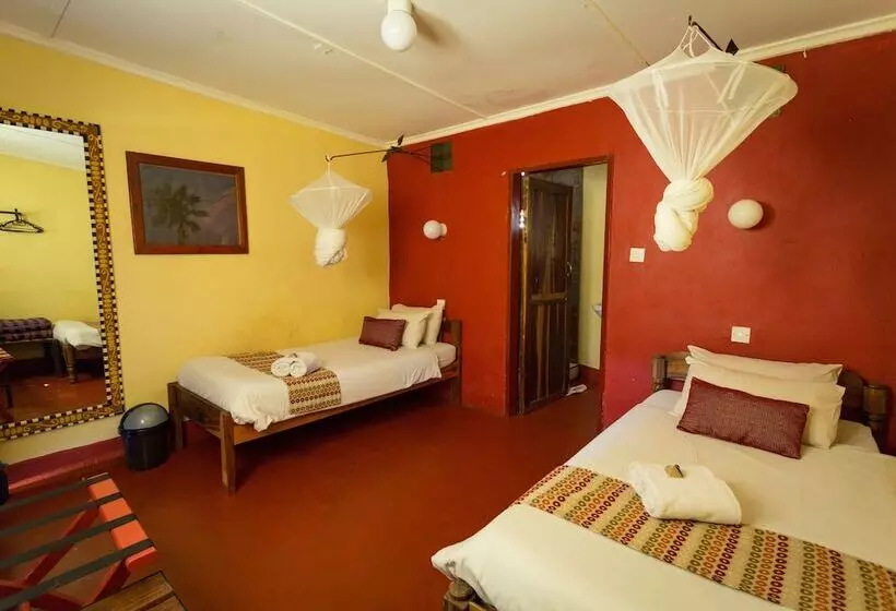 Jollyboys Camp   Hostel