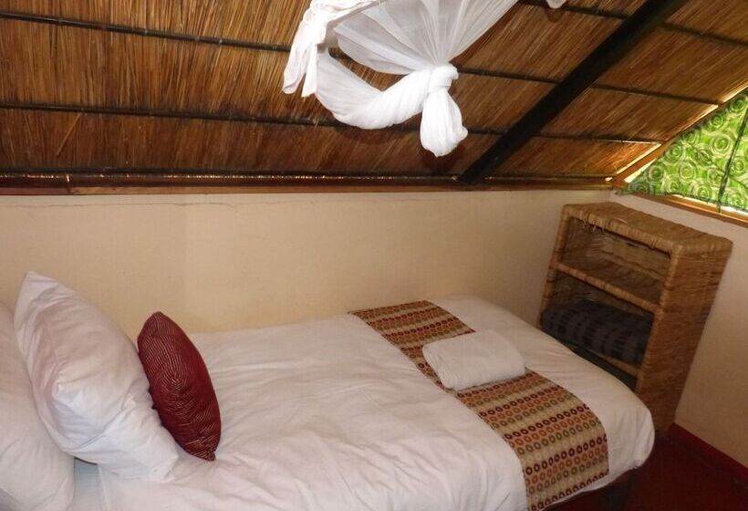 Jollyboys Camp Hostel