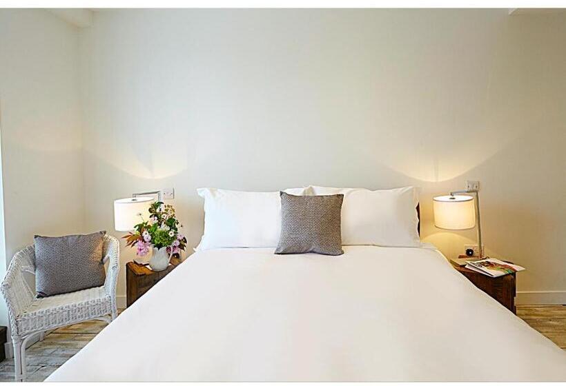 Live And Let Live Inn