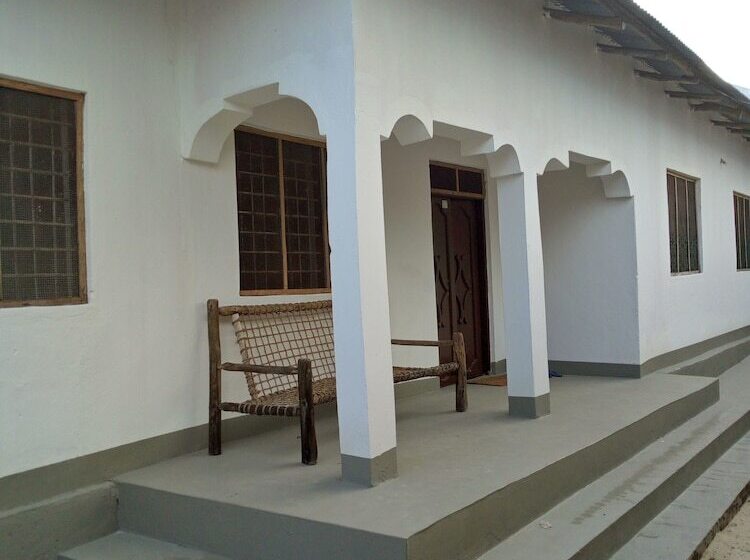 פנסיון Delina Mshimba Guest House