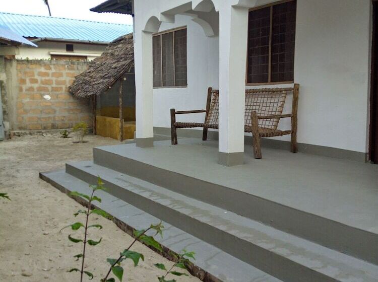 פנסיון Delina Mshimba Guest House