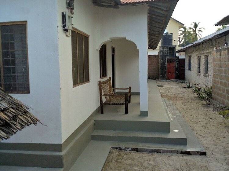 פנסיון Delina Mshimba Guest House