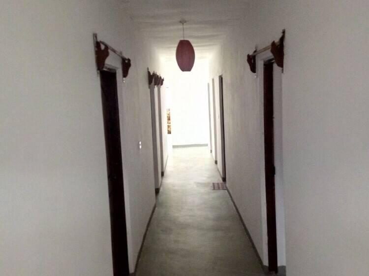 פנסיון Delina Mshimba Guest House