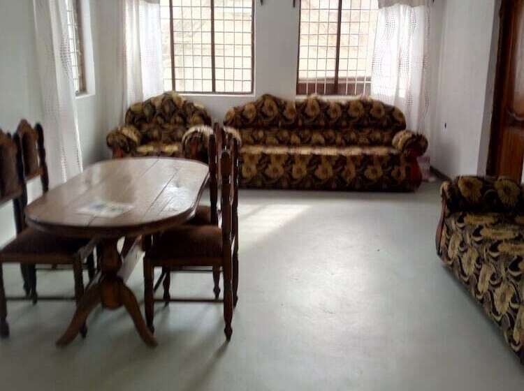 פנסיון Delina Mshimba Guest House