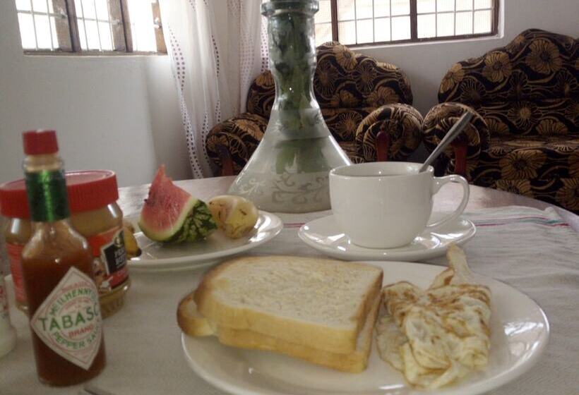 פנסיון Delina Mshimba Guest House