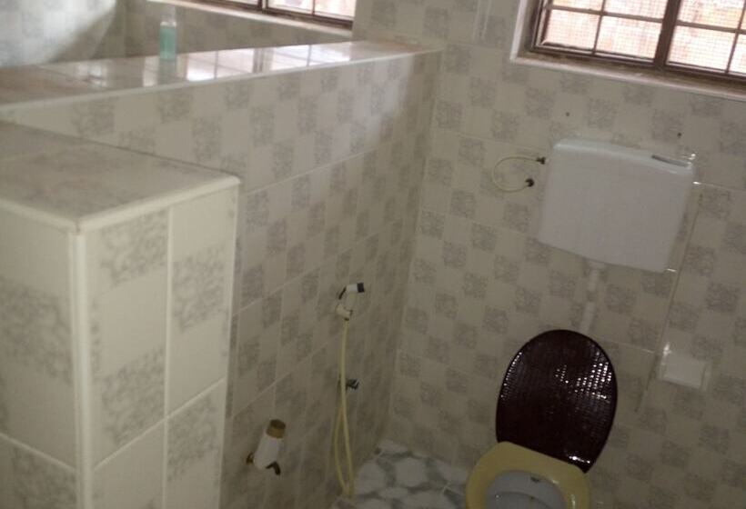 פנסיון Delina Mshimba Guest House