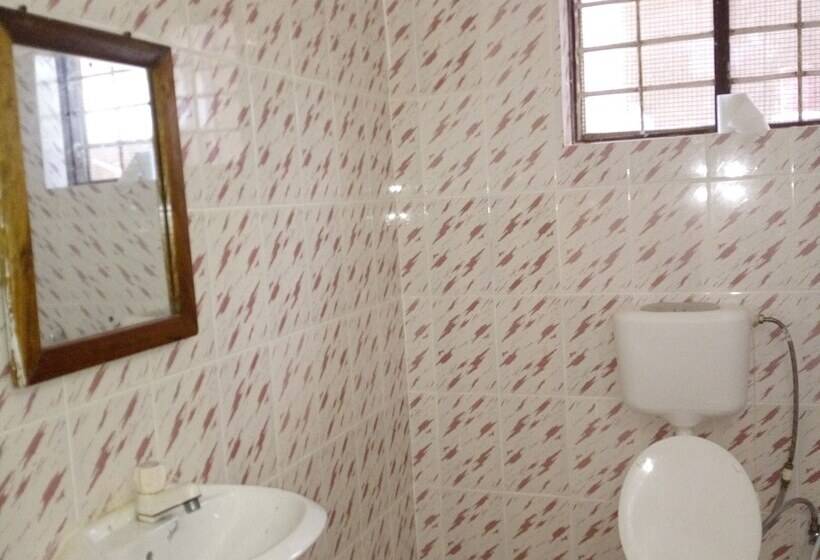 פנסיון Delina Mshimba Guest House